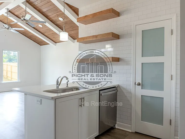 1414 Landon Hills Dr — Photo 2