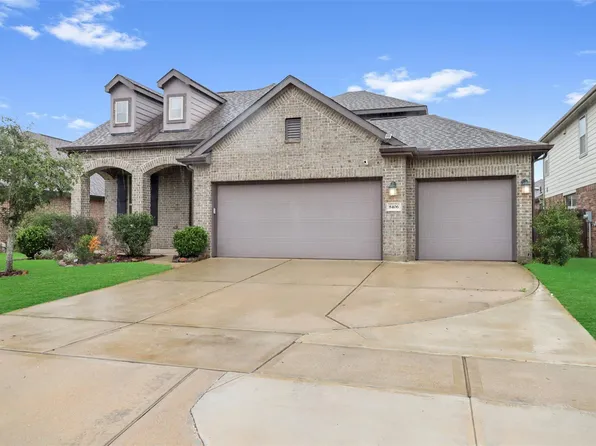 8406 Hunters Cliff Dr, Baytown, TX 77521