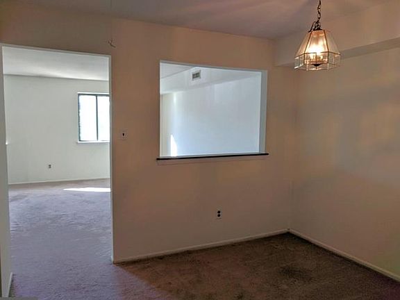 4th image of 2223 Pileggi Rd APT A