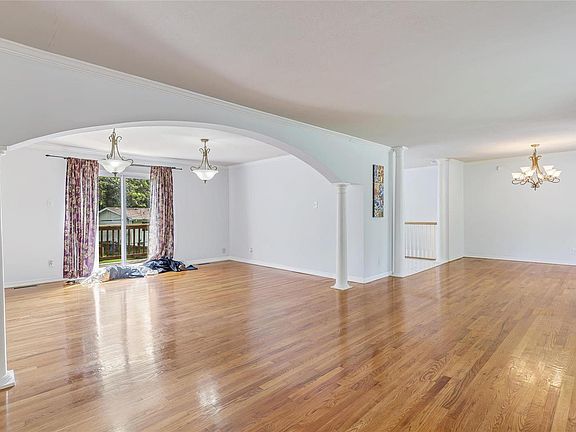 2nd image of 1066 Orchard Lakes Dr
