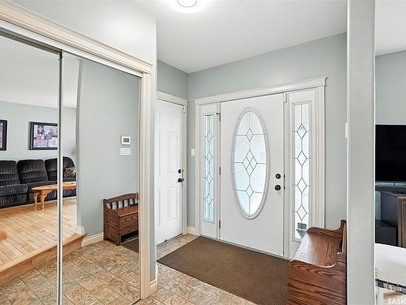 3rd image of 214 Lakeridge Dr