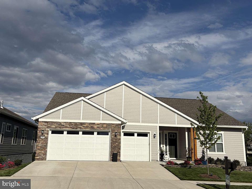 1st image of 107 Yellow Birch Ct