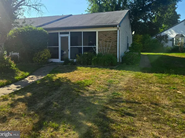 135 Huntington Dr, Southampton, NJ 08088