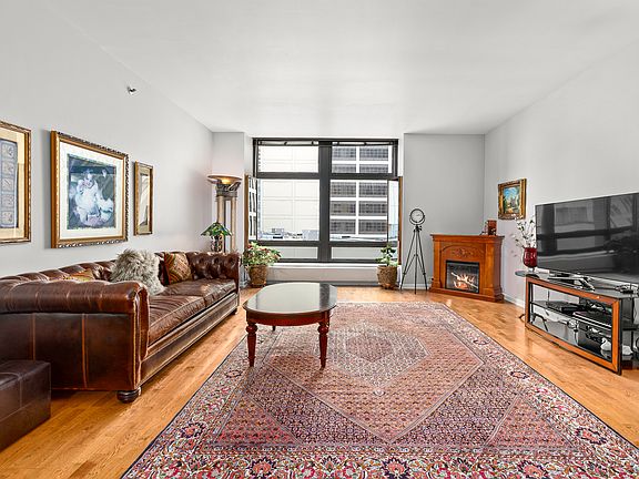 5th image of 680 N Lake Shore Dr APT 607