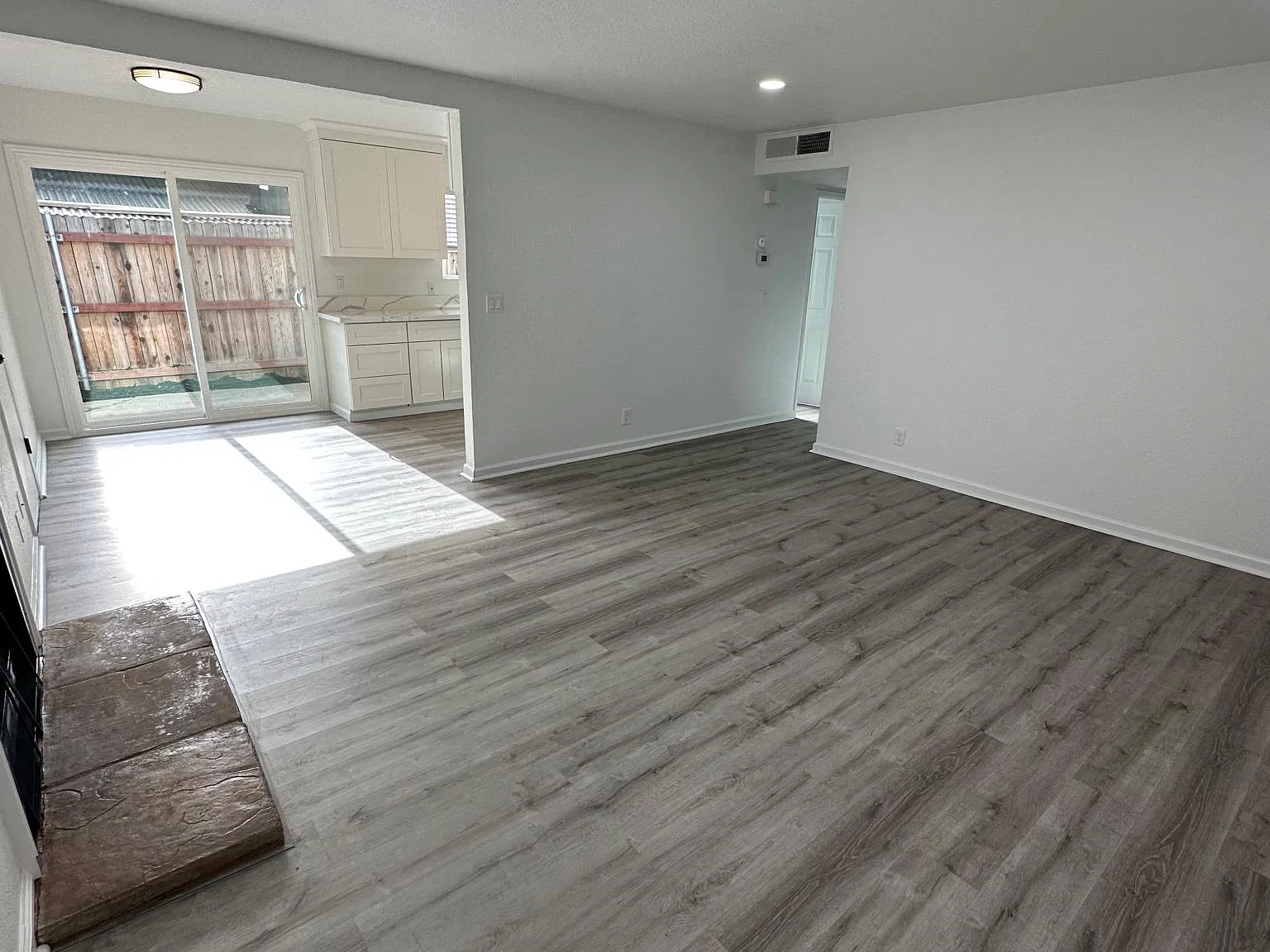 2 bed, 960 sqft, $2,000 — Photo 3