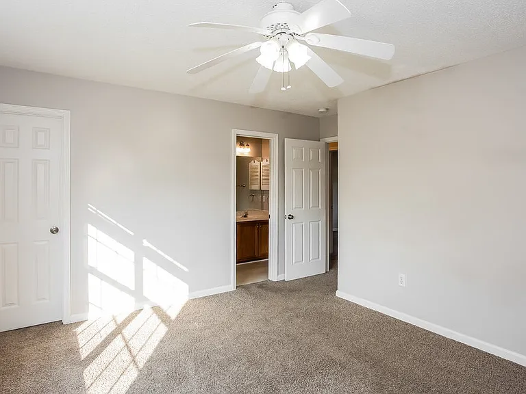 715 Almora Dr — Photo 11