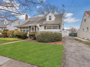 427 S Bayview Ave, Freeport, NY 11520