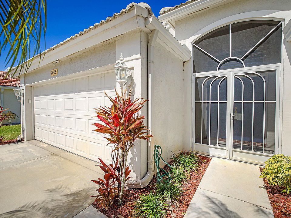 1st image of 7008 SE Twin Oaks Circle