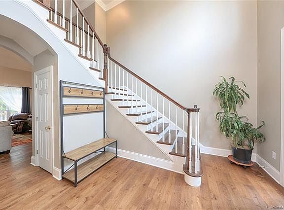 3rd image of 137 Shavender Dr