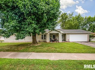 4301 Lilac Ln, Mount Vernon, IL 62864