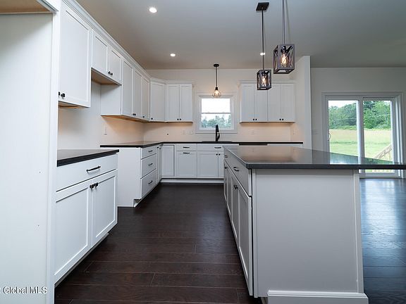 3rd image of 8 Creek Road