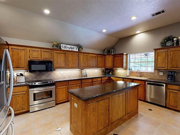 4th image of 157 Norwood Dr
