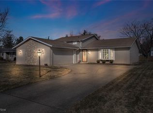 20280 Applewood Ln, Strongsville, OH