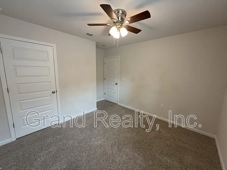 4407 White Cedar Ct — Photo 16