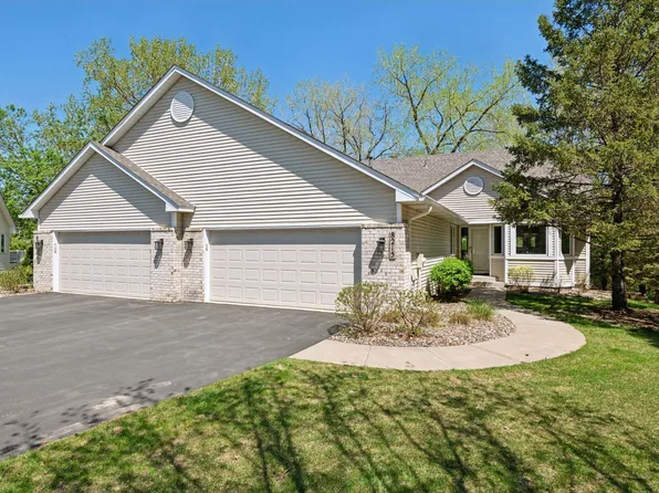 8215 Creekside Cir, Bloomington, MN 55437