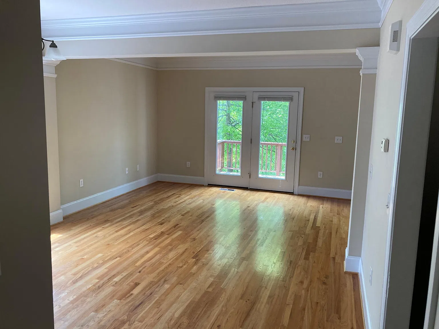 3 bed, 2.5 bath, 1586 sqft, $2,200 — Photo 2