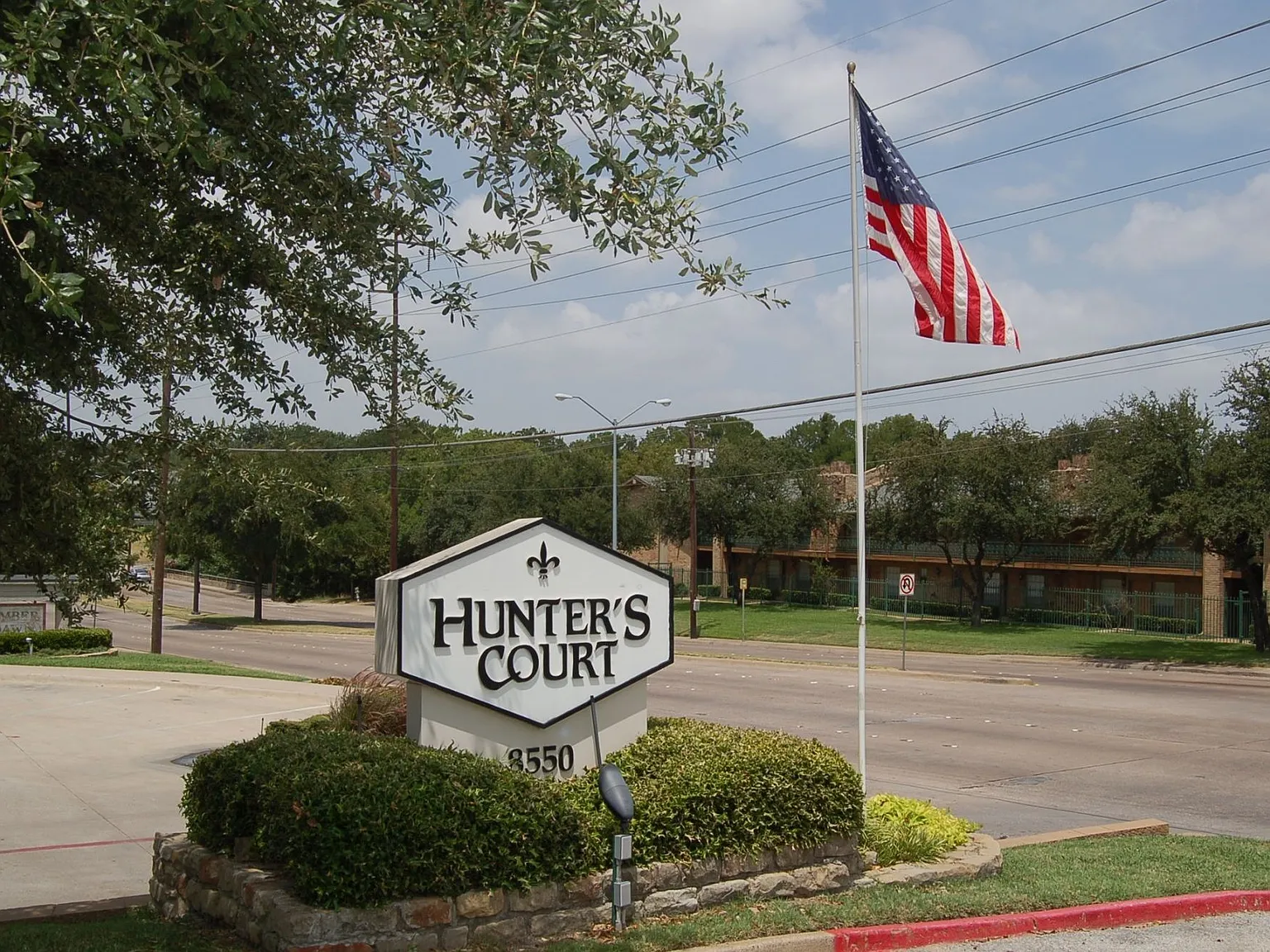 Hunters Court — Photo 1