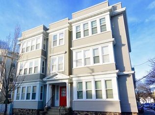 121 Johnson St APT 2L, Lynn, MA 01902