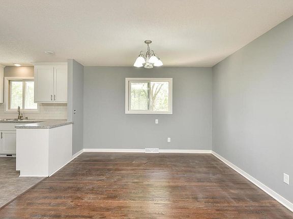 4th image of 834 Sunny Ln