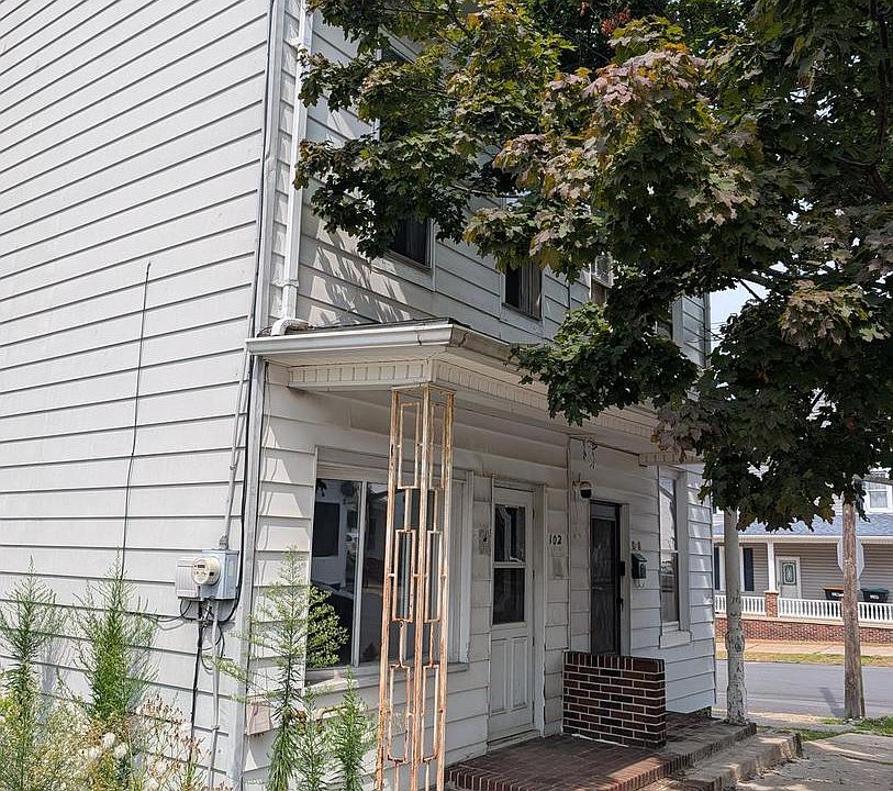 1st image of 102 S Hickory St