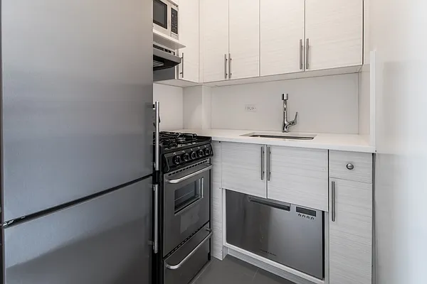 Rented by Halstead Real Estate | media 3