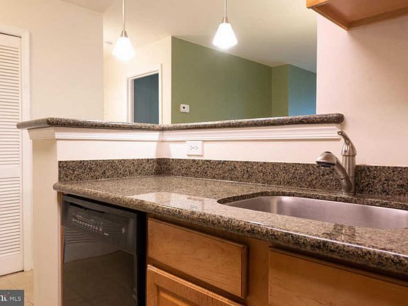 5th image of 3176 Summit Square Dr #4-B11