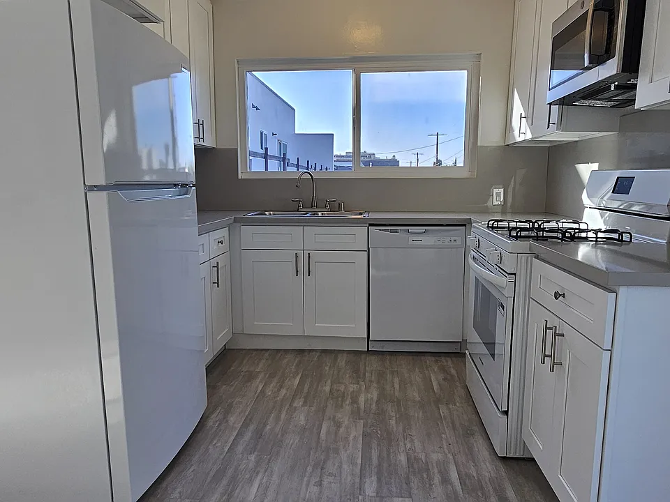 3565 S Centinela Ave #12