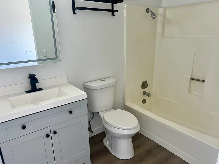 132 NW Larry St — Photo 7