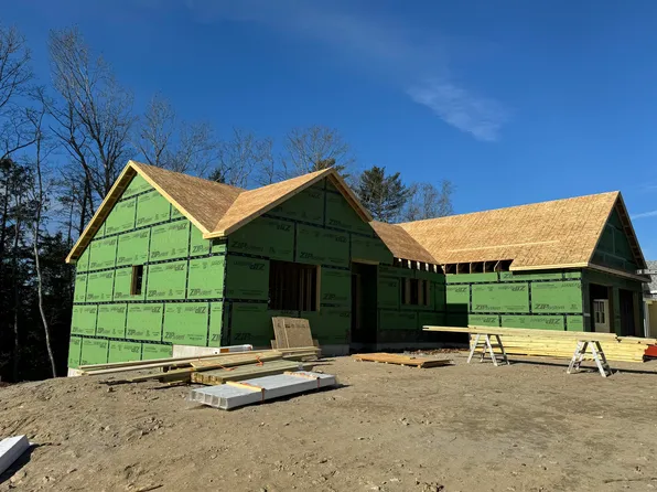 38 Forest Glen Lane, Topsham, ME 04086