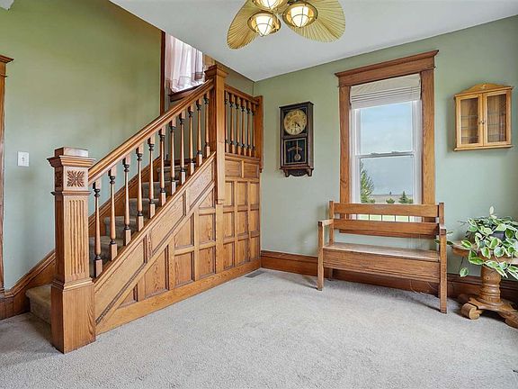 3rd image of 1694 Hemlock Ave