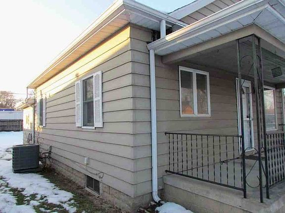 2nd image of 1402 S Park St