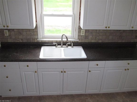 3rd image of 1244 Chestnut Dr