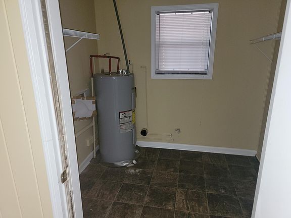 3rd image of 260 E Screven St