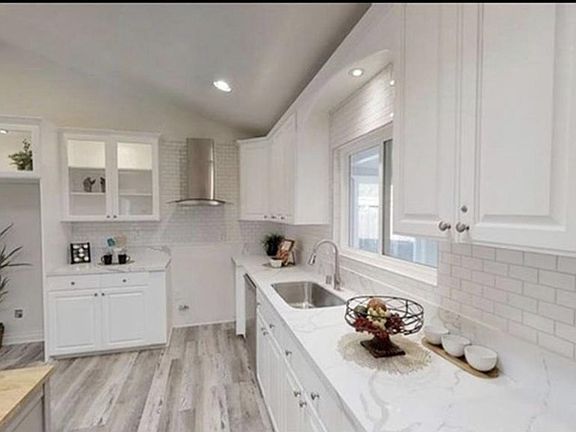 3rd image of 831 Avenida Taxco