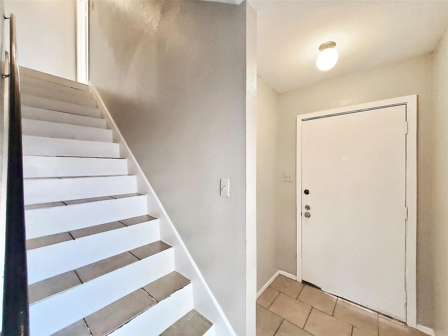 2 bed, 1.5 bath, 1022 sqft, $1,295 — Photo 3