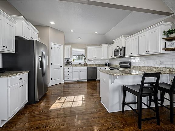 3rd image of 6996 141st St