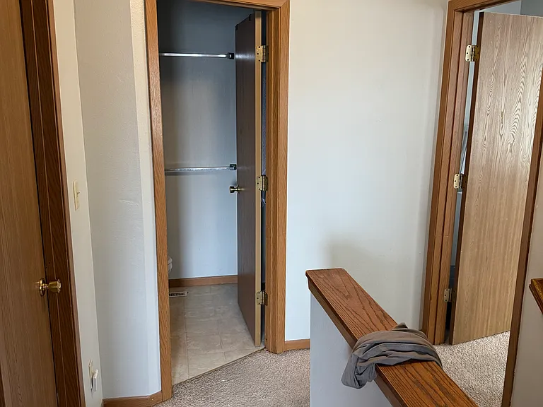 537 S Van Buren St #D — Photo 8