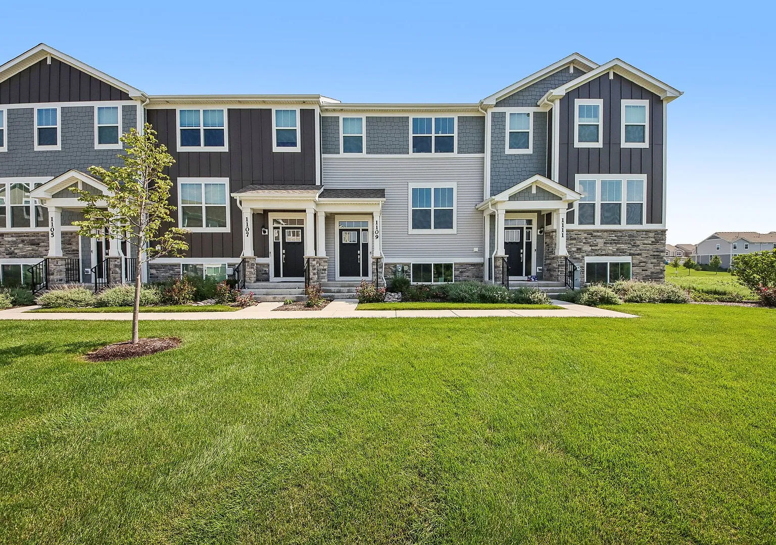 3 bed, 2.5 bath, 1764 sqft, $3,000 — Photo 1