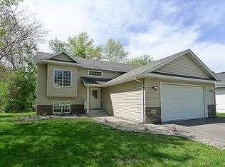 2086 Cowern Pl E, North Saint Paul, MN 55109