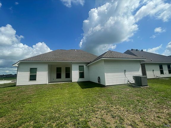 5th image of 226 Marie Claire Dr