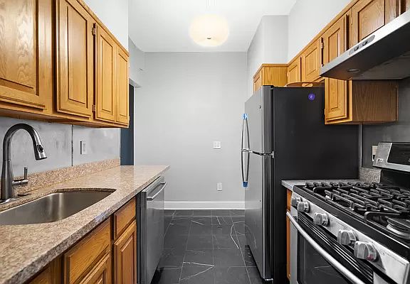 3rd image of 71 Ocean Pkwy APT 5B