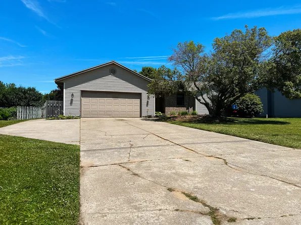 741 Maiden Ln, Saint Joseph, MI 49085