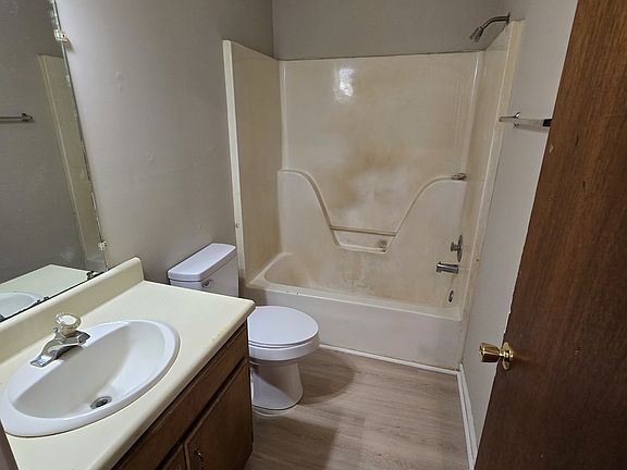 5th image of 606C Trakas Ave #C