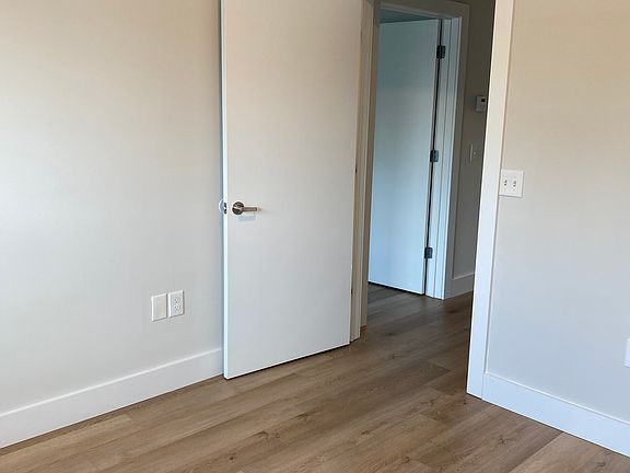 4th image of 216 Kichline Ave #26