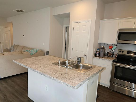 5th image of 148 Jonathan Dr
