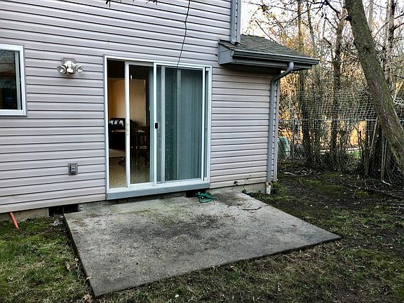 5th image of 298 Stadium Dr N APT 6