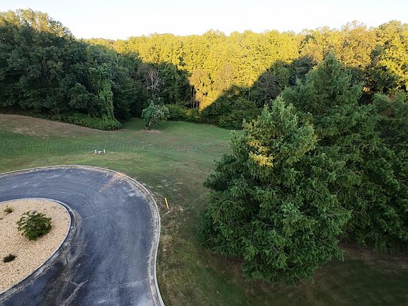 3rd image of Valleyview Dr