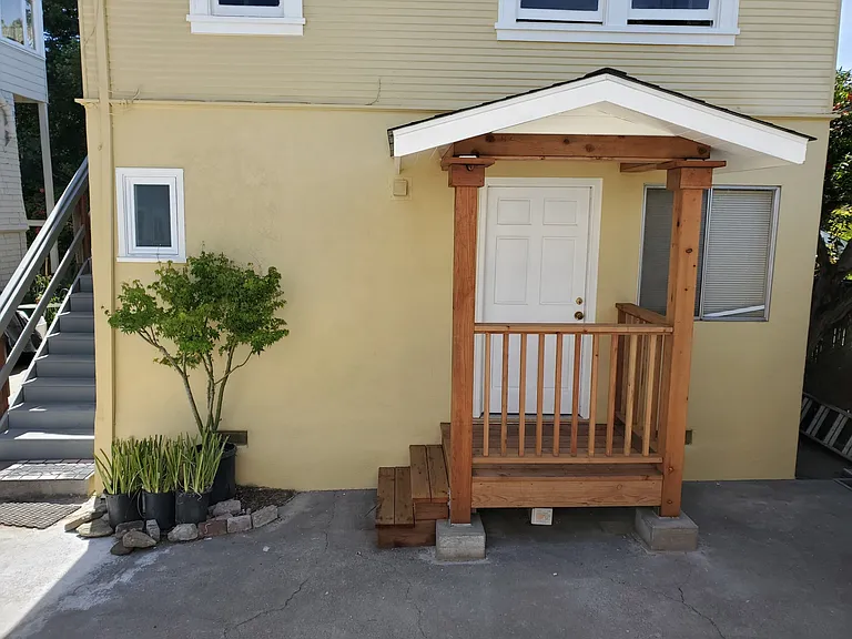 2426 Martin Luther King Jr Way #B — Photo 1