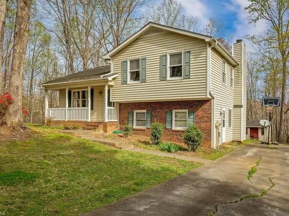 5300 Bent Tree Ct, Pfafftown, NC 27040