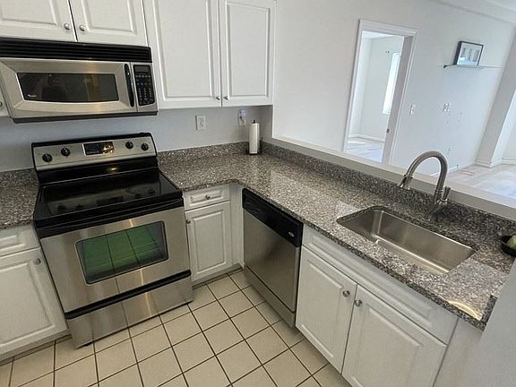 3rd image of 1 Cityview Ln Unit 412